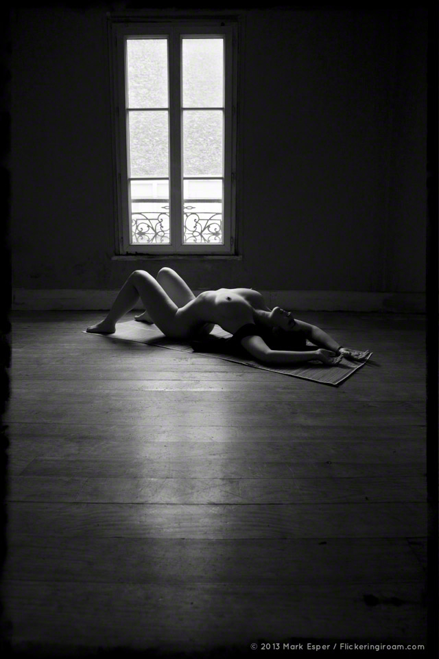 Art Nude Photography in L'Appartment Nu, Paris - Flickering I Roam...