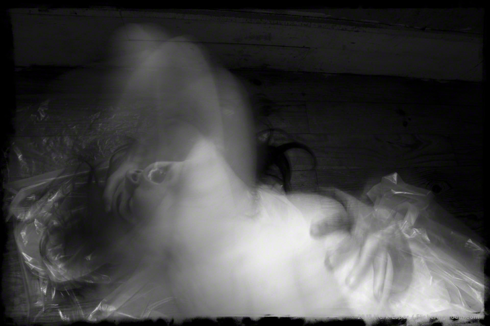 Art Nude Photography in L'Appartment Nu, Paris - Flickering I Roam...